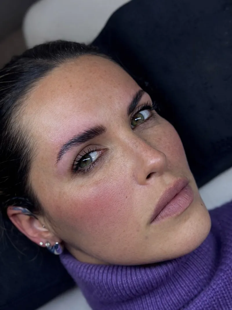 Carlotta Adacher dopo la laminazione sopracciglia